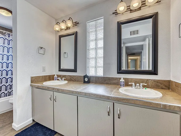 3002 N 81st Pl — Photo 12