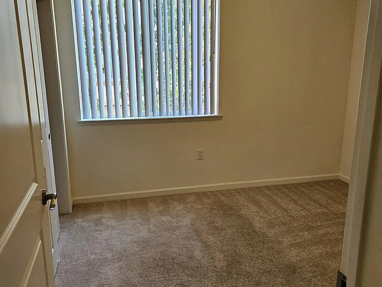 Diamond Creek Apartment — Photo 24