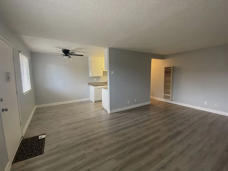 Capri Apartments Near Antioch Marina — Photo 2