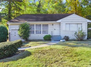 465 Stratton Rd, New Rochelle, NY 10804