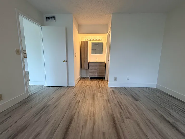 918 Twin Lakes Dr #8-M — Photo 23