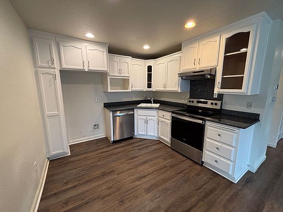 3rd image of 6805 Woodbine Ave