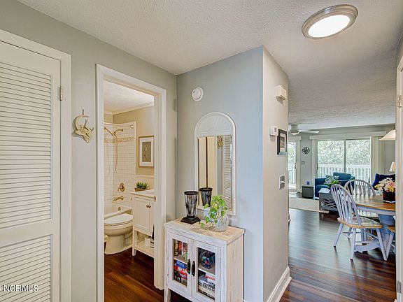 4th image of 2303 Surfrider Cir #B