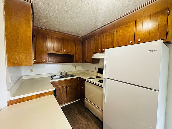 5th image of 623 Green St