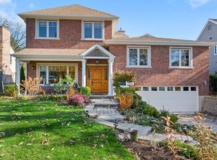 1032 Cherokee Rd, Wilmette, IL 60091