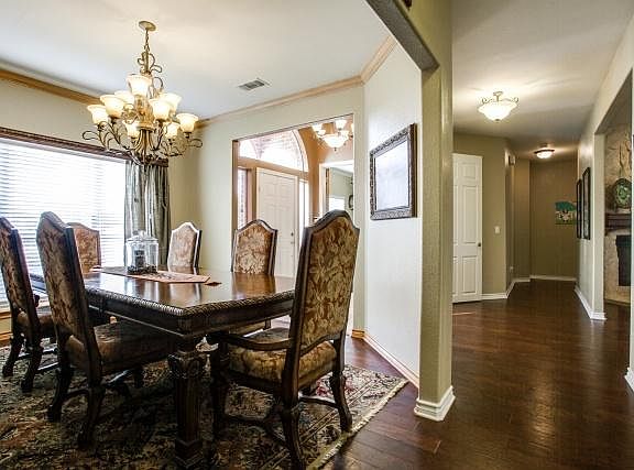 3rd image of 654 Brookvista Ct E