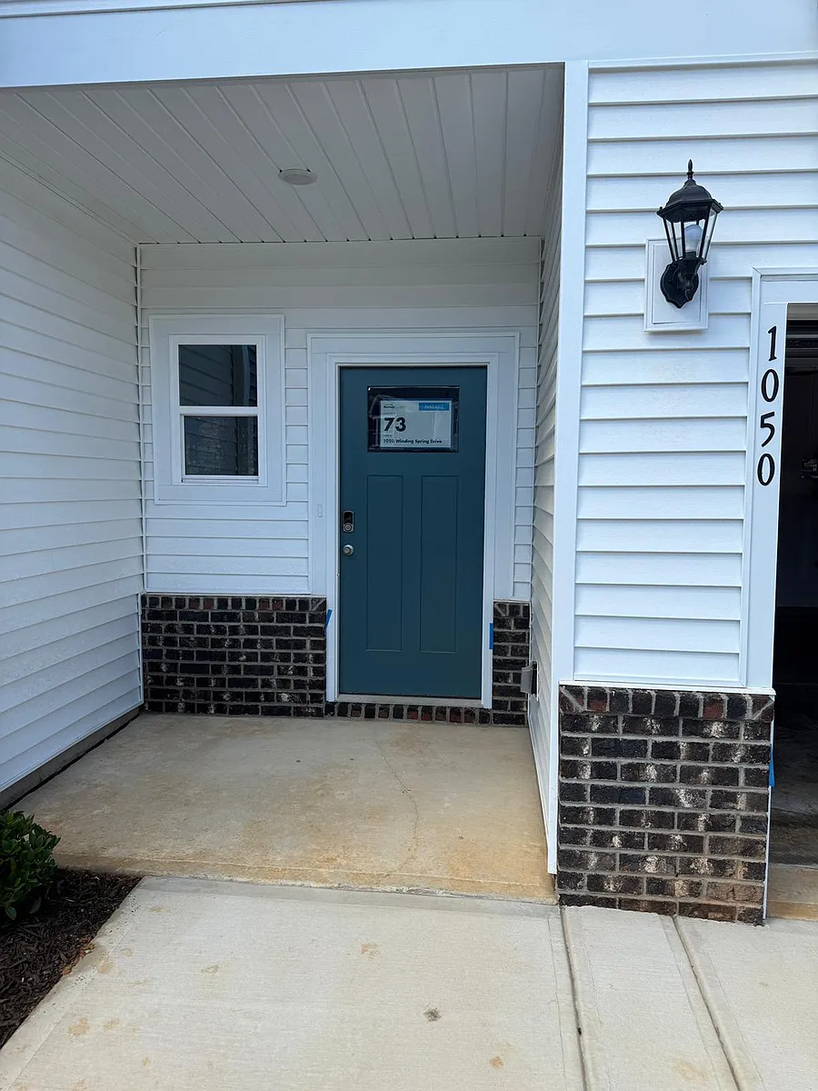 Building Photo - 1050 Winding Spring Dr