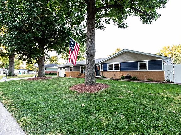 2nd image of 409 Bel Air Dr