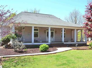 404 W Peninsula Dr, Laurens, SC 29360