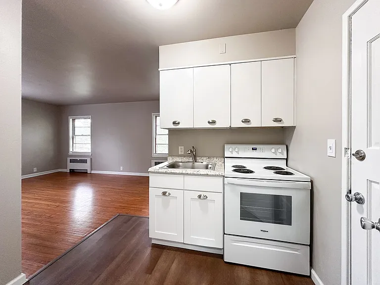 1218 S. Madison St — Photo 2