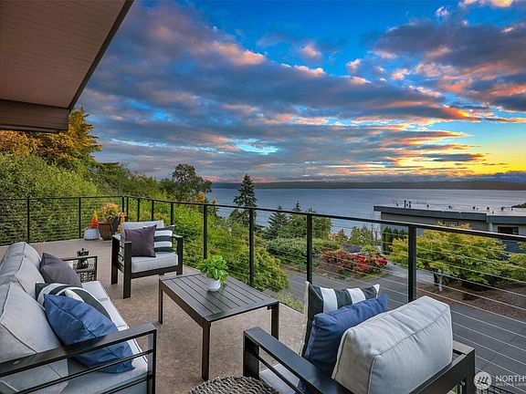 4th image of 10960 39th Avenue SW