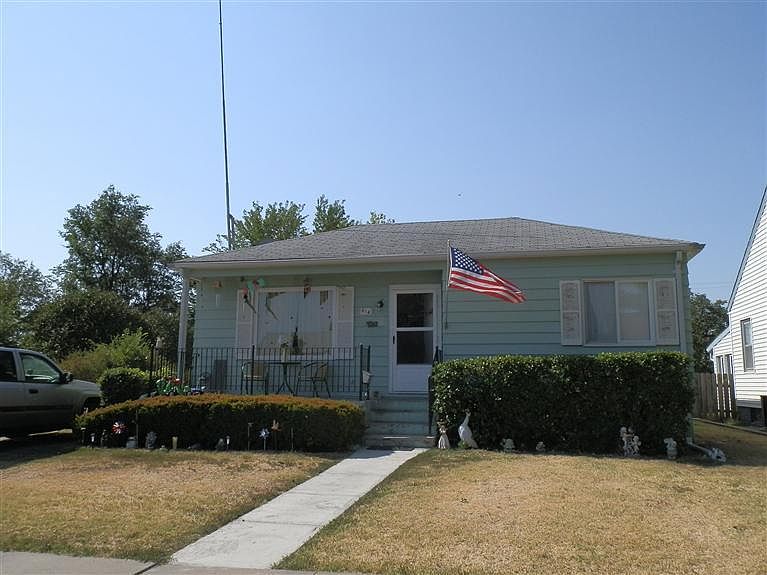 1st image of 614 E Sunset Ave SE