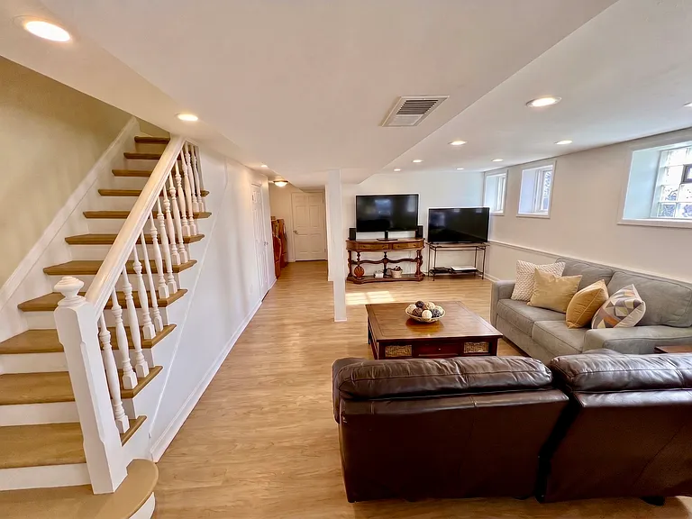 2133 N Sheffield Ave #1A — Photo 11