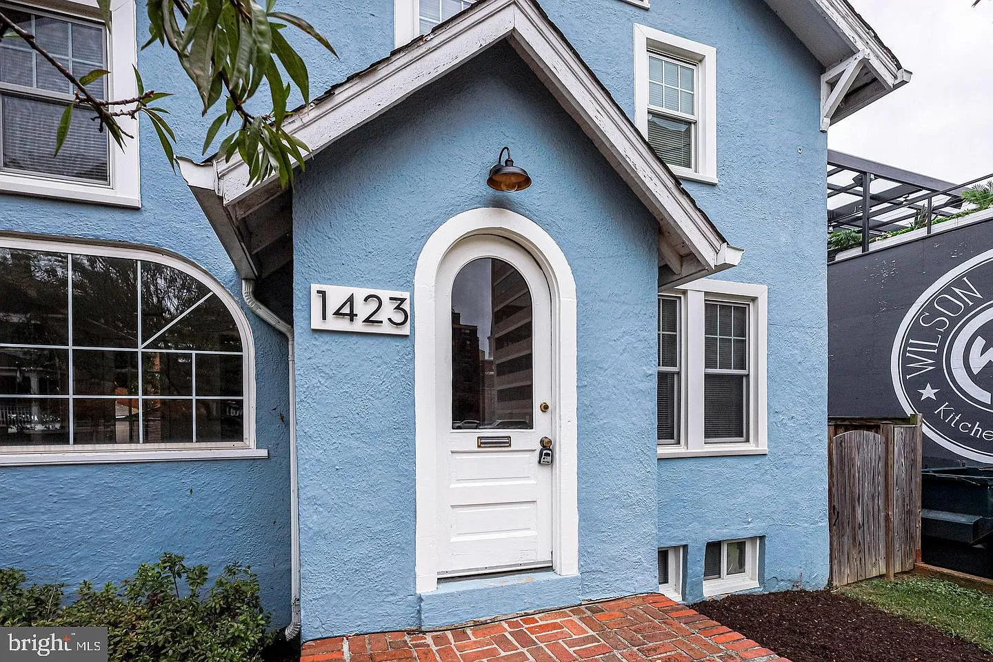 4 bed, 2.0 bath, 1847 sqft, $4,800 — Photo 1