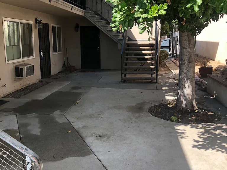 645 Scott Pl — Photo 5