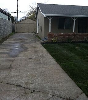 2nd image of 306 1/2 San Juan Dr