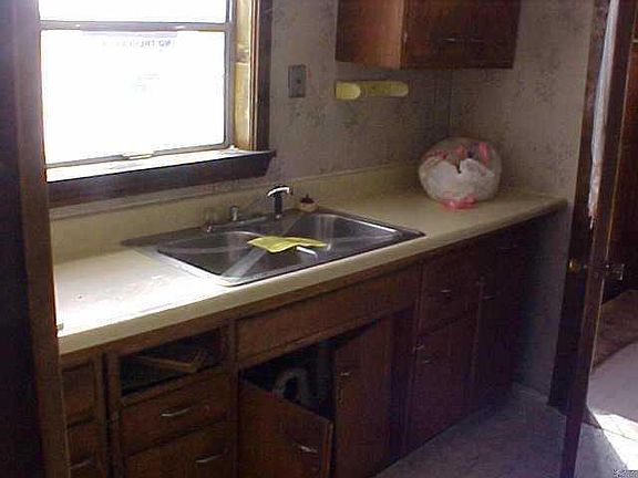 5th image of 1177 Wisconsin St