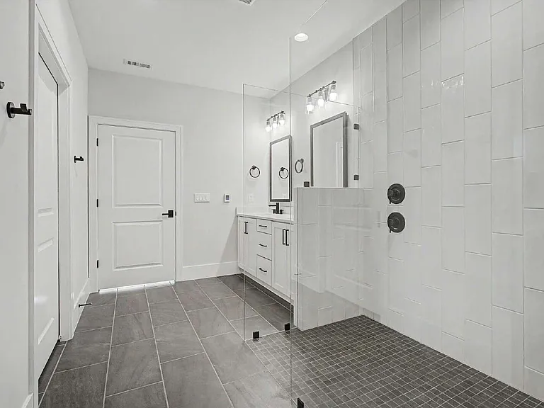163 Park St — Photo 43