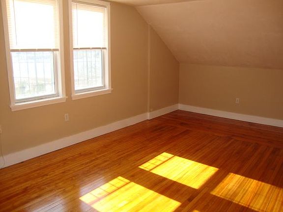 3rd image of 35 Northey St #B
