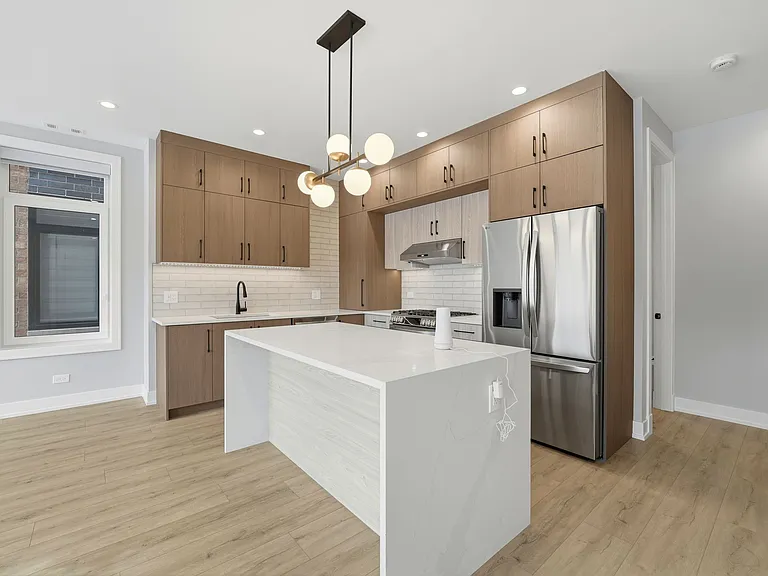 2355 W Flournoy St #102 — Photo 7