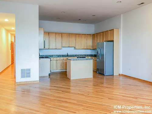 2543 N Southport Ave #2 Photo 1