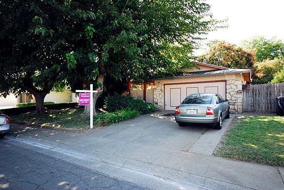 1st image of 2346 La Loma Dr