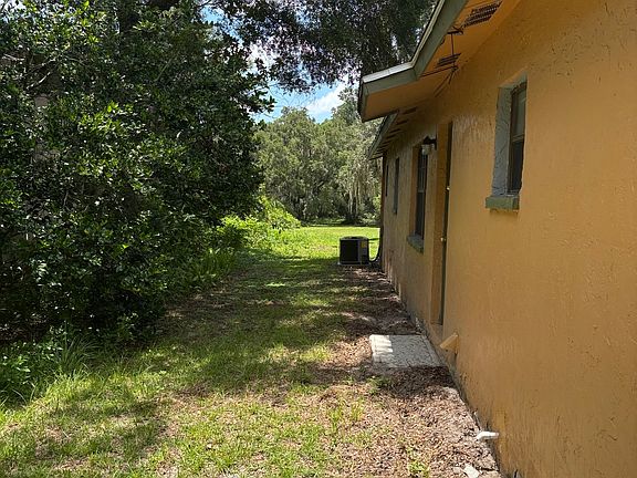 5th image of 12149 Magnolia St