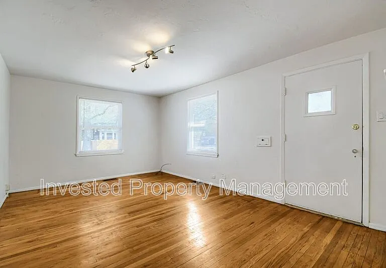 785 Elm St — Photo 5