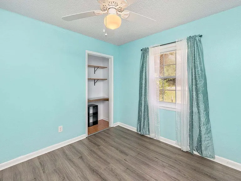 110 Green Dr — Photo 23