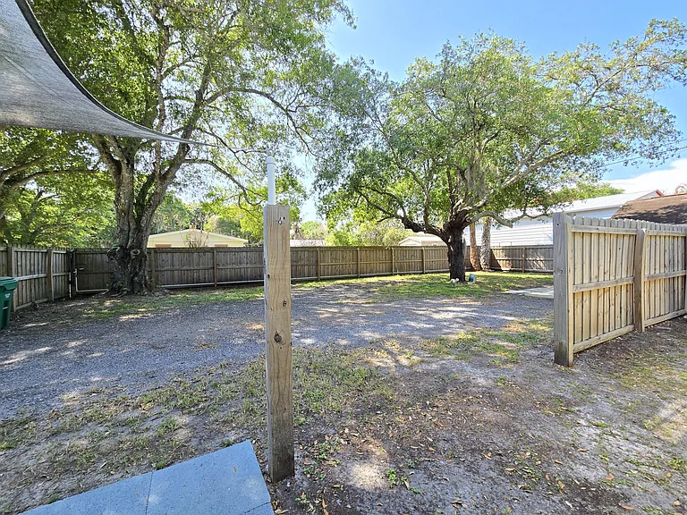 330 Barraclough St — Photo 20