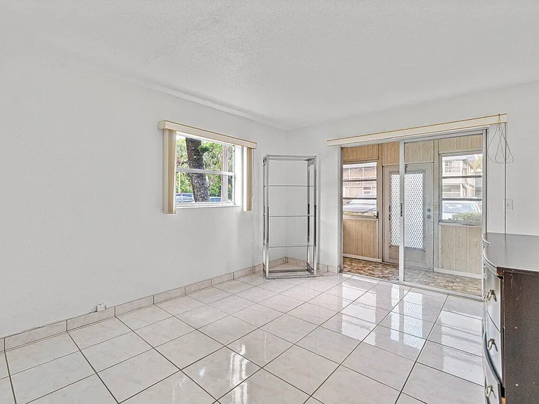 260 Brittany Ave #F — Photo 23
