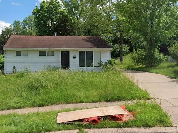 7832 Dartmoor Dr, Saint Louis, MO 63121