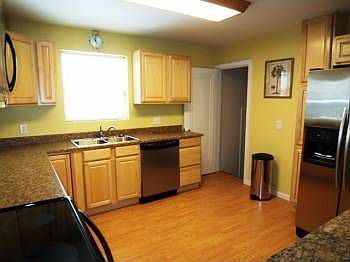 3rd image of 1422 Yarmouth Ave