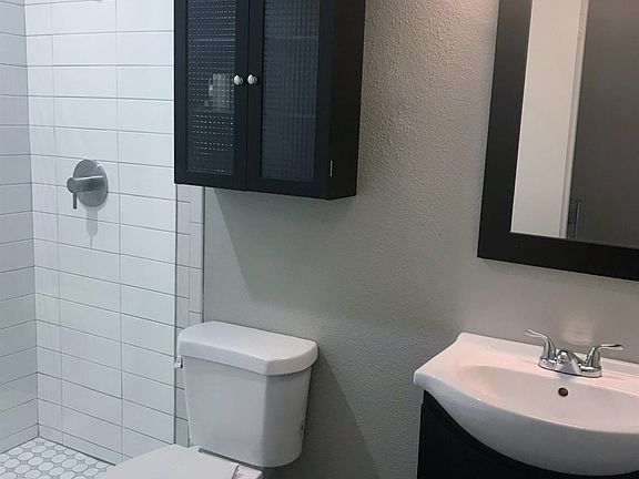 5th image of 2724 McCart Ave #2726