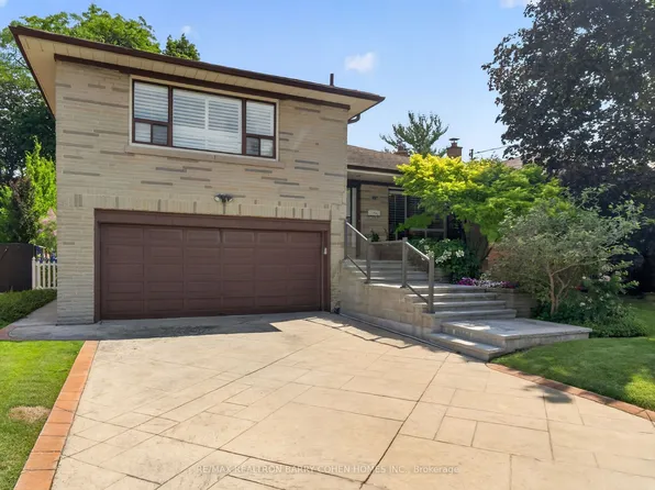 105 Palm Dr, Toronto, ON M3H 2C2
