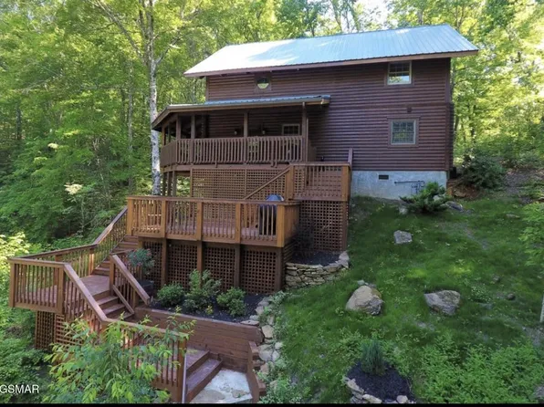 210 S Smoky Mountain Way, Sevierville, TN 37876