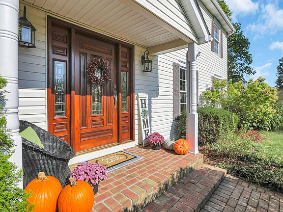 4th image of 697 Wittenberg Ct NW