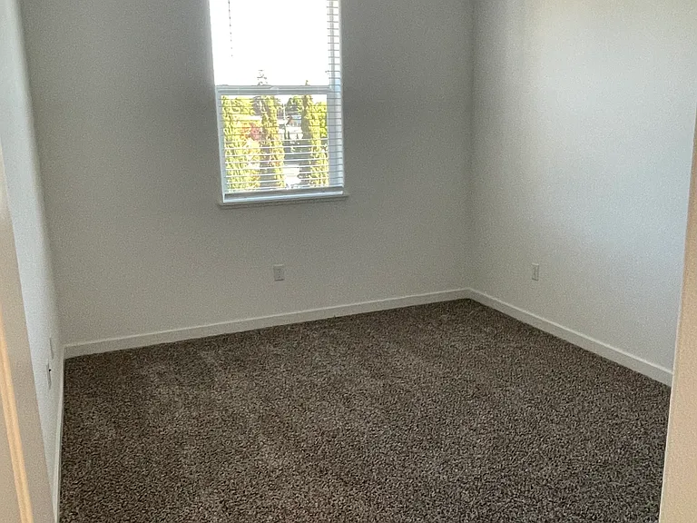 129 Sophia Ct — Photo 11