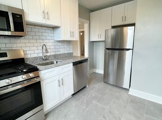 7011 N Ridge Blvd APT 2W, Chicago, IL 60645