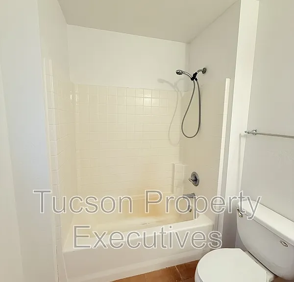 440 E 23rd St #1 — Photo 9