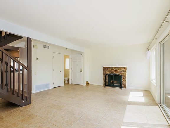 2nd image of 4454 Anne Sladon St