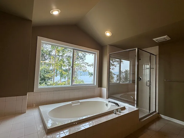 20307 NE 15th Pl — Photo 17