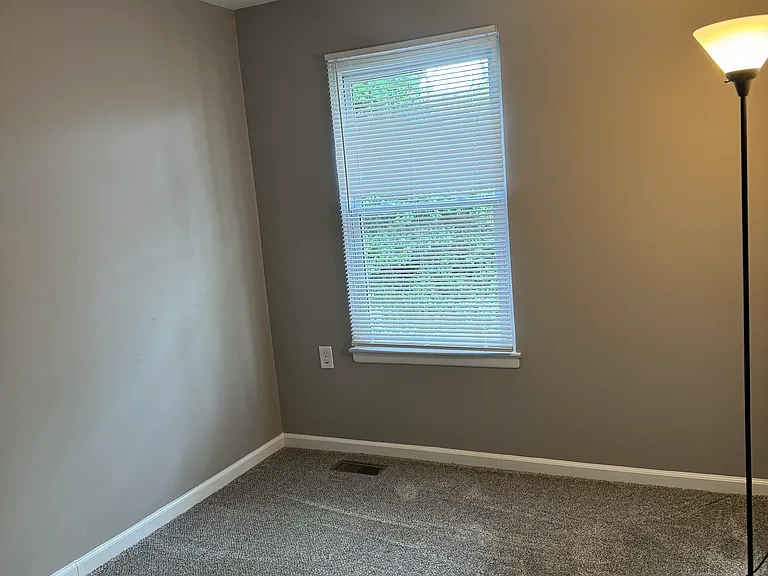 825 Showell Ct — Photo 8