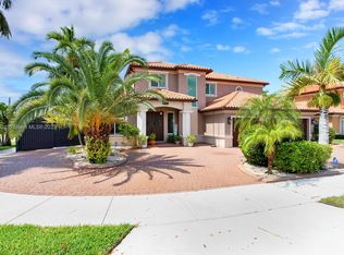 15962 SW 45th Ter, Miami, FL 33185