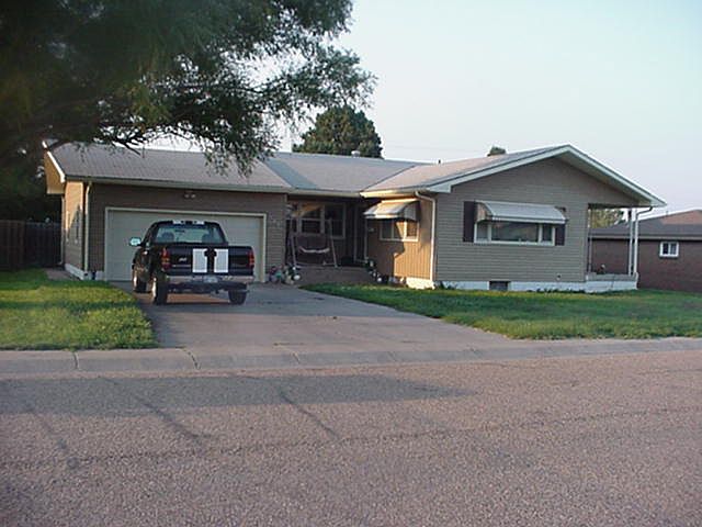 6 bedroom, new carpet,,lamie
