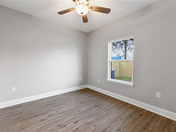5th image of 100 Carmen Dr