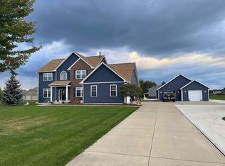19137 Landing Ln, Columbia Station, OH 44028