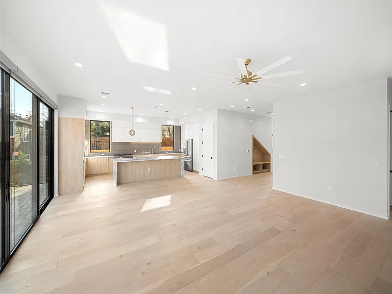 2107 Brackenridge St #B — Photo 9