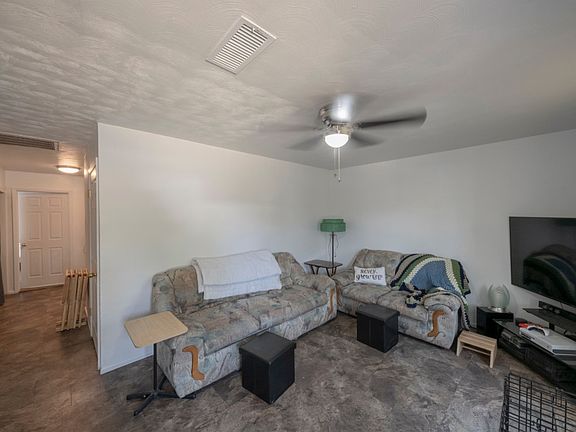 5th image of 303 Thornridge Dr