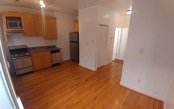 3rd image of 1423 W Leigh St #2